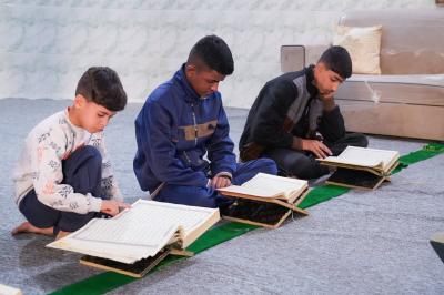 المجمع العلمي يُطلق مسابقة (فرسان التنزيل الفرقية الأولى) ويقيم ختمات قرآنية في محافظة المثنى