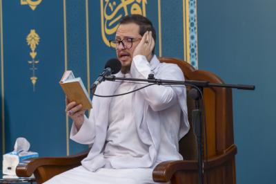 أستاذ الحوزة العلمية العلّامة السيد أحمد الصافي يُلقي المحاضرة العلمية الأولى في شرح دعاء أبي حمزة الثمالي