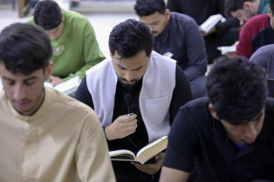 المجمَع العلمي يقيم ختمة قرآنية رمضانية لطلبة الأقسام الداخلية في جامعة كربلاء