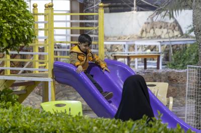 بأجواء رمضانية مميزة.. مجموعة مشاتل الكفيل تستقبل العوائل العراقية يوميًا