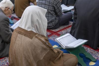 المجمع العلمي: الختمة القرآنية الرمضانية المركزية المرتلة تشهد تنوعًا في القراءات والمشاركات