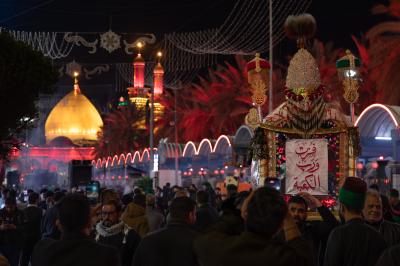 مواكب العزاء الكربلائية تحيي ذكرى شهادة أمير المؤمنين (عليه السلام) عند العتبتين المقدستين