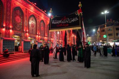 مواكب العزاء الكربلائية تحيي ذكرى شهادة أمير المؤمنين (عليه السلام) عند العتبتين المقدستين