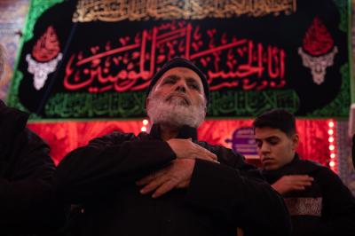 مواكب العزاء الكربلائية تحيي ذكرى شهادة أمير المؤمنين (عليه السلام) عند العتبتين المقدستين