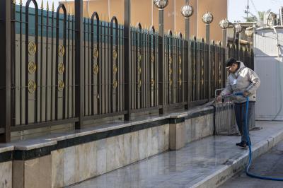 ضمن جهوده المتواصلة.. قسم الشؤون الخدمية ينفذ حملة غسل وتنظيف لمحيط العتبة العباسية المقدسة