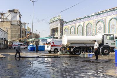 ضمن جهوده المتواصلة.. قسم الشؤون الخدمية ينفذ حملة غسل وتنظيف لمحيط العتبة العباسية المقدسة