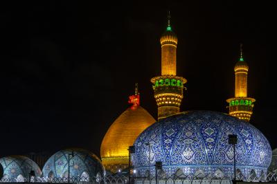 المؤمنون يحيون ليلة الجمعة الأخيرة لشهر رمضان عند مرقد أبي الفضل العباس (عليه السلام)