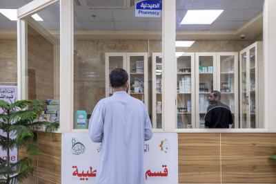 نائب الأمين العام يطّلع على سير العمل في مركز السيد جعفر الحلي وخدماته المقدمة للزائرين