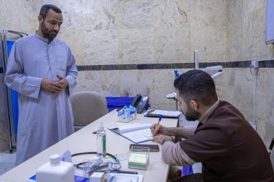 نائب الأمين العام يطّلع على سير العمل في مركز السيد جعفر الحلي وخدماته المقدمة للزائرين