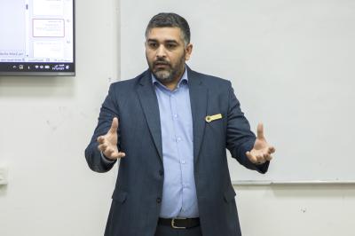 أكاديمية التطوير الإداري تنظم محاضرة عن التحديات الخارجية وأثرها في السلوك الوظيفي لطلبتها