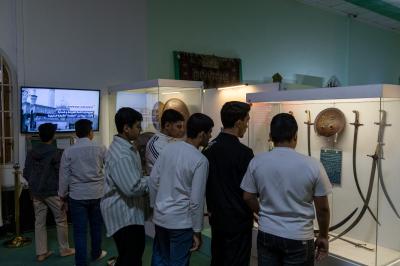 قسم العلاقات العامة ينظم برنامجًا ثقافيًّا لوفد طلابي من متوسطة المسار في كربلاء