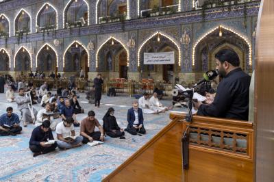 الزائرون يؤدون قراءة دعاء الندبة في صحن مرقد أبي الفضل العباس (عليه السلام)