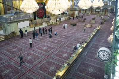 العتبة العباسية المقدسة تجري أعمال الغسل والفرش لحرم مرقد أبي الفضل العباس (عليه السلام) وصحنه
