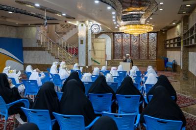 قسم العلاقات العامة ينظم برنامجًا لتكليف عدد من تلميذات مدارس كربلاء