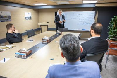 أكاديمية التطوير الإداري تشكل فريقًا بحثيًّا من خريجيها لرفع كفاءة الأداء المؤسسي