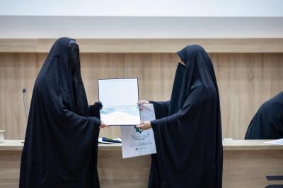 تكريم إدارات المدارس المشاركة في مسابقة بصائر العلم الوطنية الأولى