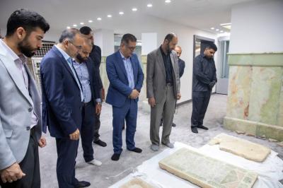 متحف الكفيل ينجز أعمال توزيع مقتنيات متحف العتبة العسكرية المقدسة