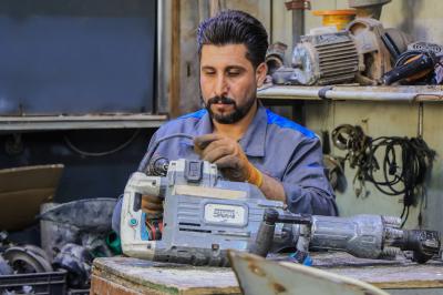 قسم الصيانة ينفذ أعمال الإدامة الدورية للمعدات الكهربائية والميكانيكية في أقسام العتبة العباسية المقدسة ومواقعها