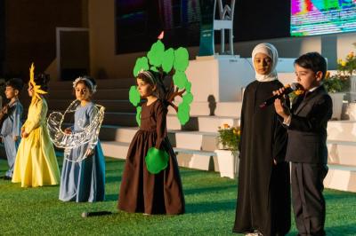 رياض مجموعة العميد تقدم عروضًا مسرحية في حفل اختتام الخبرات التربوية