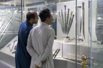 تزامنًا مع عيد الغدير.. متحف الكفيل يشهد توافد الزائرين إلى قاعة العرض