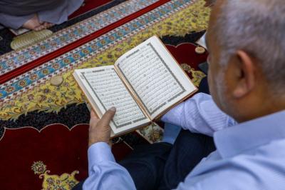 المجمع العلمي يواصل تنفيذ برنامج قراءة صفحة من القرآن الكريم في صلاح الدين