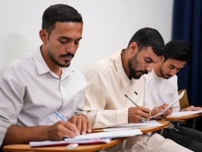 المجمع العلمي يجري الاختبارات العلمية لمشتركي دورة (زاد القارئ نحو الإتقان)