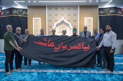 قسم الشعائر يسلم رايات الحزن العاشورائي لممثلياته في المحافظات الشمالية