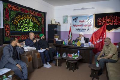 قسم الشعائر يسلم رايات الحزن العاشورائي لممثلياته في المحافظات الشمالية