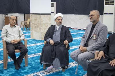 قسم الشعائر يسلم رايات الحزن العاشورائي لممثلياته في المحافظات الشمالية
