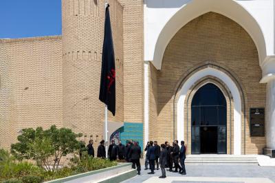 قسم العلاقات العامة ينظم مراسم رفع راية الحزن في جامعة كربلاء