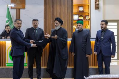 قسم العلاقات العامة ينظم مراسم رفع راية الحزن في جامعة كربلاء