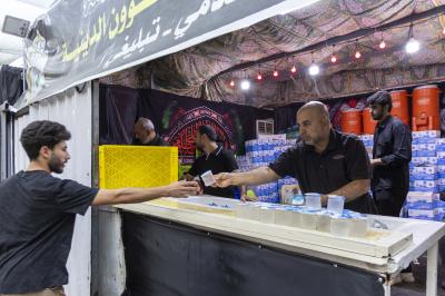 عبر موكب خدمي.. ملاكات قسم الشؤون الدينية تقدم الخدمات لزائري مرقد أبي الفضل العباس (عليه السلام)