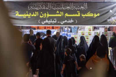 عبر موكب خدمي.. ملاكات قسم الشؤون الدينية تقدم الخدمات لزائري مرقد أبي الفضل العباس (عليه السلام)