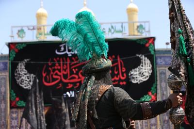 حين يغدو الحزن فنّاً: رحلة مسرح التعزية (التشابيه) من الشارع إلى الخشبة