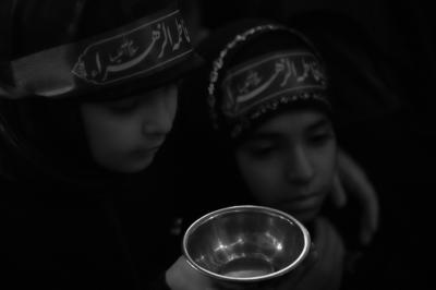 حين يغدو الحزن فنّاً: رحلة مسرح التعزية (التشابيه) من الشارع إلى الخشبة