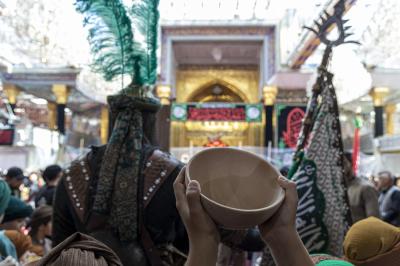 حين يغدو الحزن فنّاً: رحلة مسرح التعزية (التشابيه) من الشارع إلى الخشبة