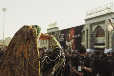 حين يغدو الحزن فنّاً: رحلة مسرح التعزية (التشابيه) من الشارع إلى الخشبة