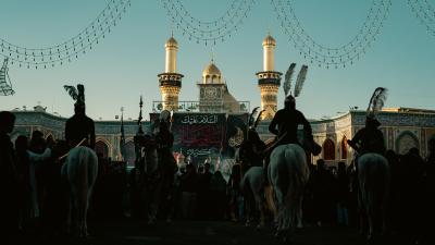 حين يغدو الحزن فنّاً: رحلة مسرح التعزية (التشابيه) من الشارع إلى الخشبة