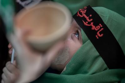 حين يغدو الحزن فنّاً: رحلة مسرح التعزية (التشابيه) من الشارع إلى الخشبة