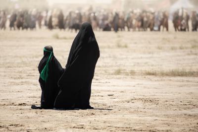 حين يغدو الحزن فنّاً: رحلة مسرح التعزية (التشابيه) من الشارع إلى الخشبة
