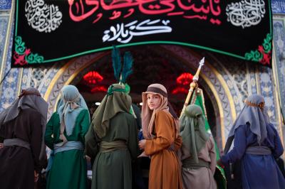 حين يغدو الحزن فنّاً: رحلة مسرح التعزية (التشابيه) من الشارع إلى الخشبة