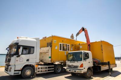استعدادًا لزيارة العاشر من المحرّم.. قسم الآليات يشارك في عملية نقل محطات إرشاد التائهين وتنصيبها