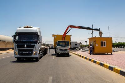 استعدادًا لزيارة العاشر من المحرّم.. قسم الآليات يشارك في عملية نقل محطات إرشاد التائهين وتنصيبها
