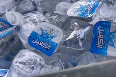 عبر موكبه الخدمي.. قسم الشؤون الخدمية يقدم المياه المبردة للزائرين