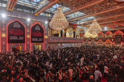 جموع غفيرة من الزائرين تحيي ليلة العاشر من المحرّم في كربلاء