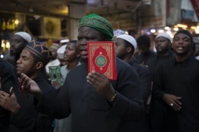 حينما يصير الماء منبرًا: 13 عامًا صنعت مشهد عاشوراء في القارة السمراء