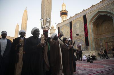حينما يصير الماء منبرًا: 13 عامًا صنعت مشهد عاشوراء في القارة السمراء