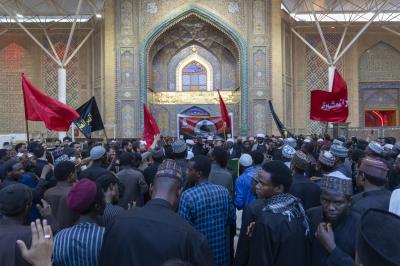 حينما يصير الماء منبرًا: 13 عامًا صنعت مشهد عاشوراء في القارة السمراء