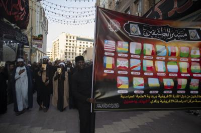 حينما يصير الماء منبرًا: 13 عامًا صنعت مشهد عاشوراء في القارة السمراء