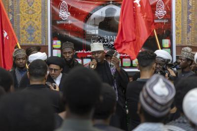 حينما يصير الماء منبرًا: 13 عامًا صنعت مشهد عاشوراء في القارة السمراء